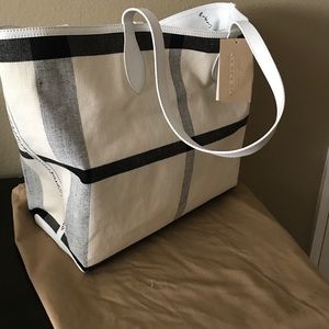 ❤️ sold❤️Authentic Burberry Large Doodle tote